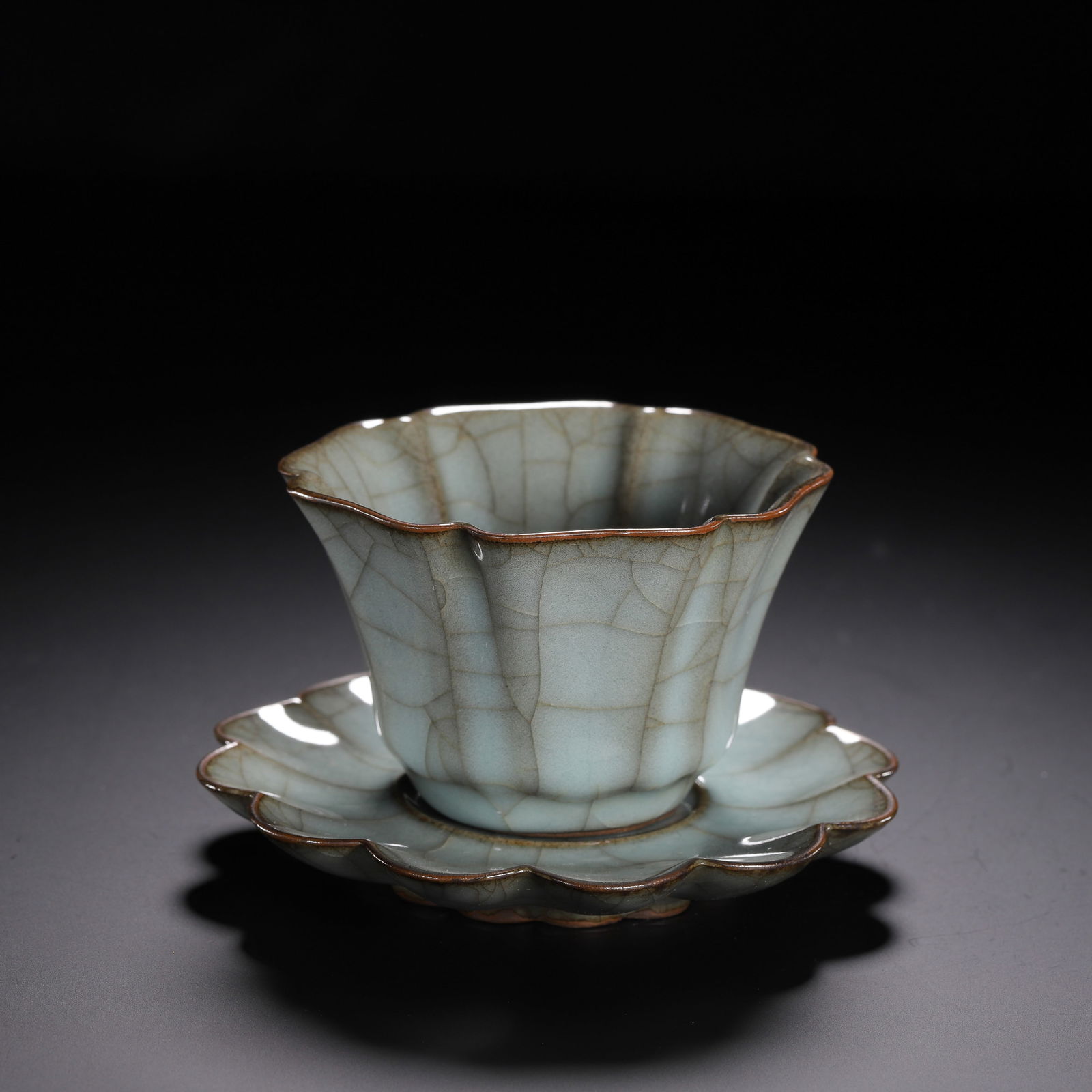 A GE-WARE CUP WITH STAND (1 of 9)