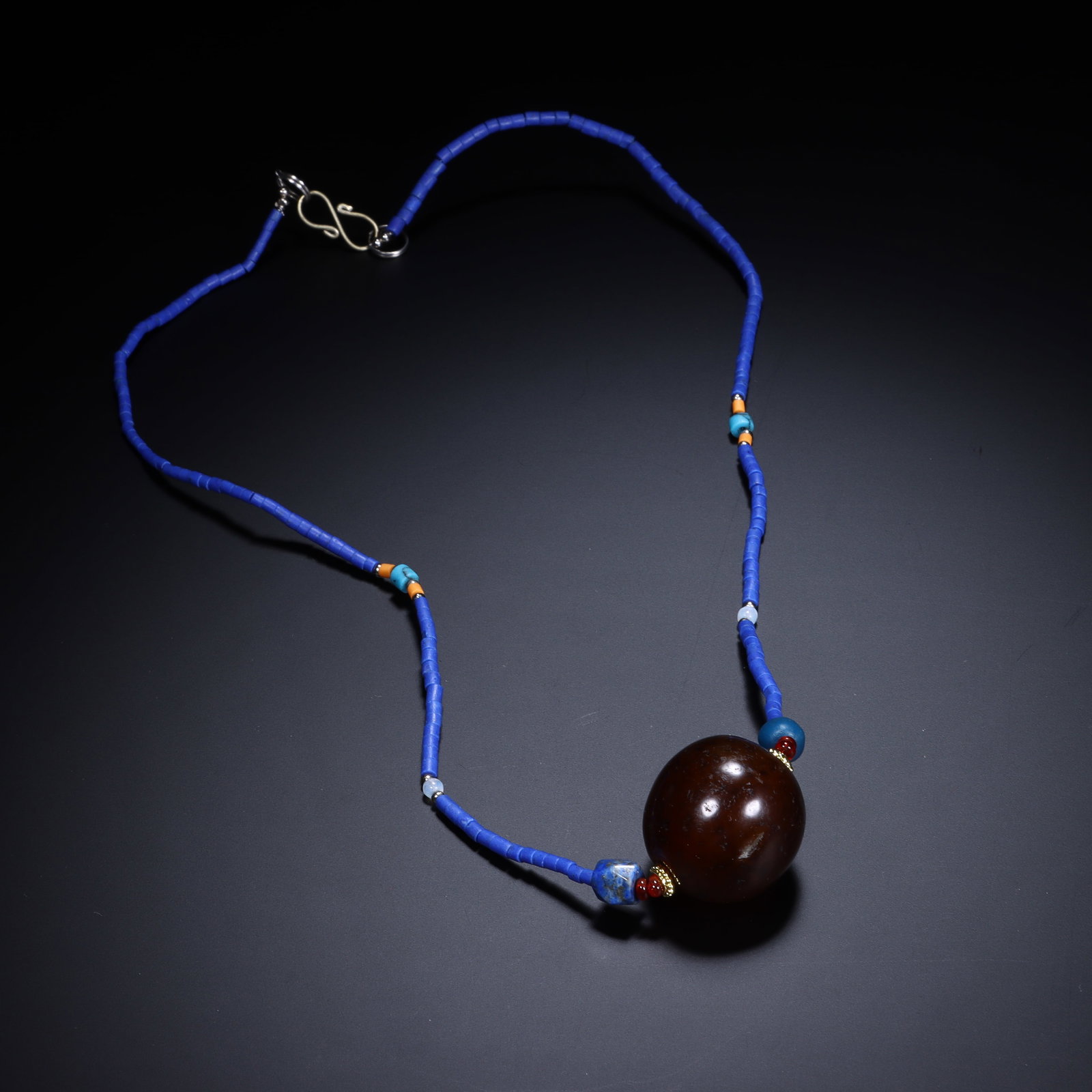 A CHINESE DZI BEAD NECKLACE (1 of 5)