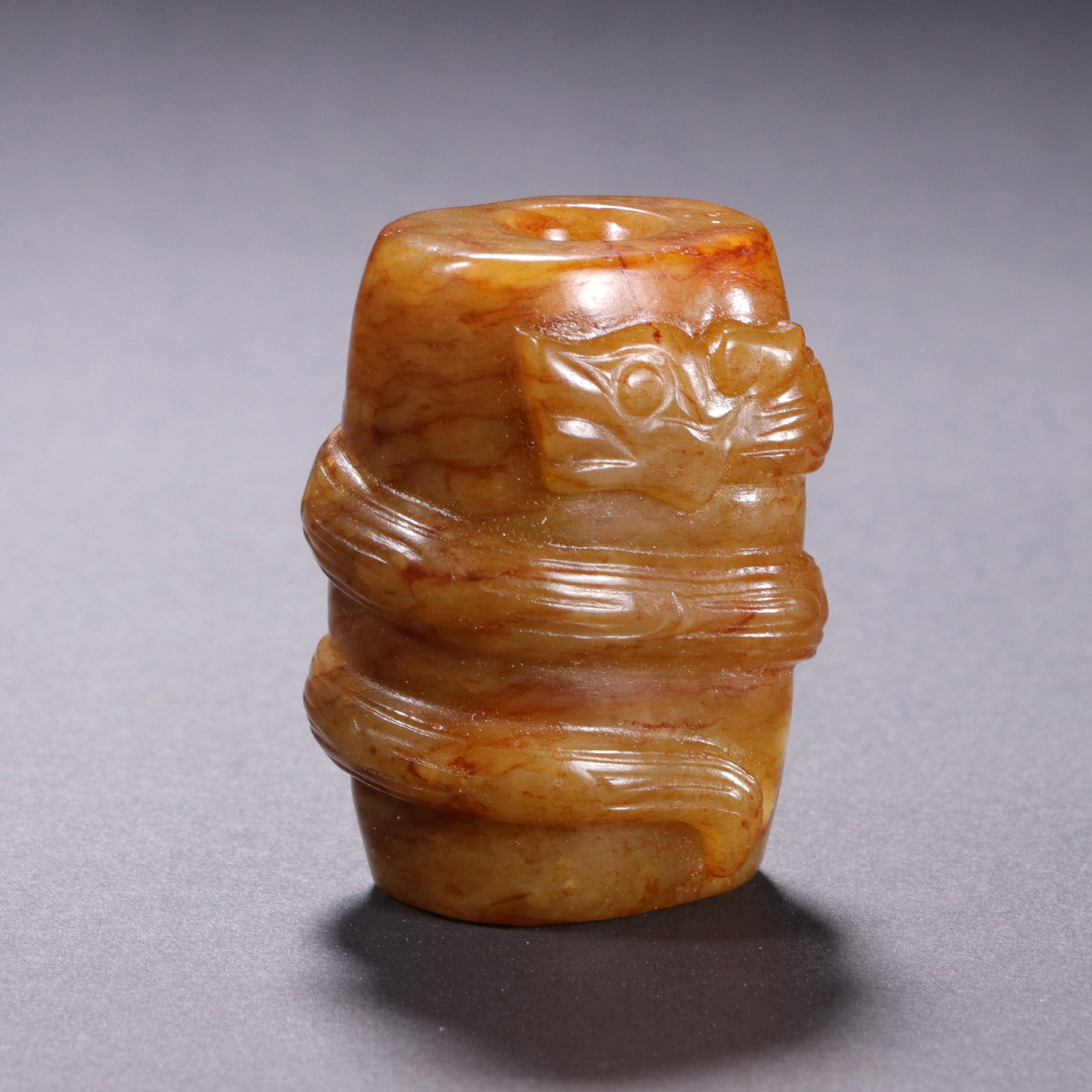 A CHINESE YELLOW JADE DRAGON LEZI PENDANT (1 of 9)