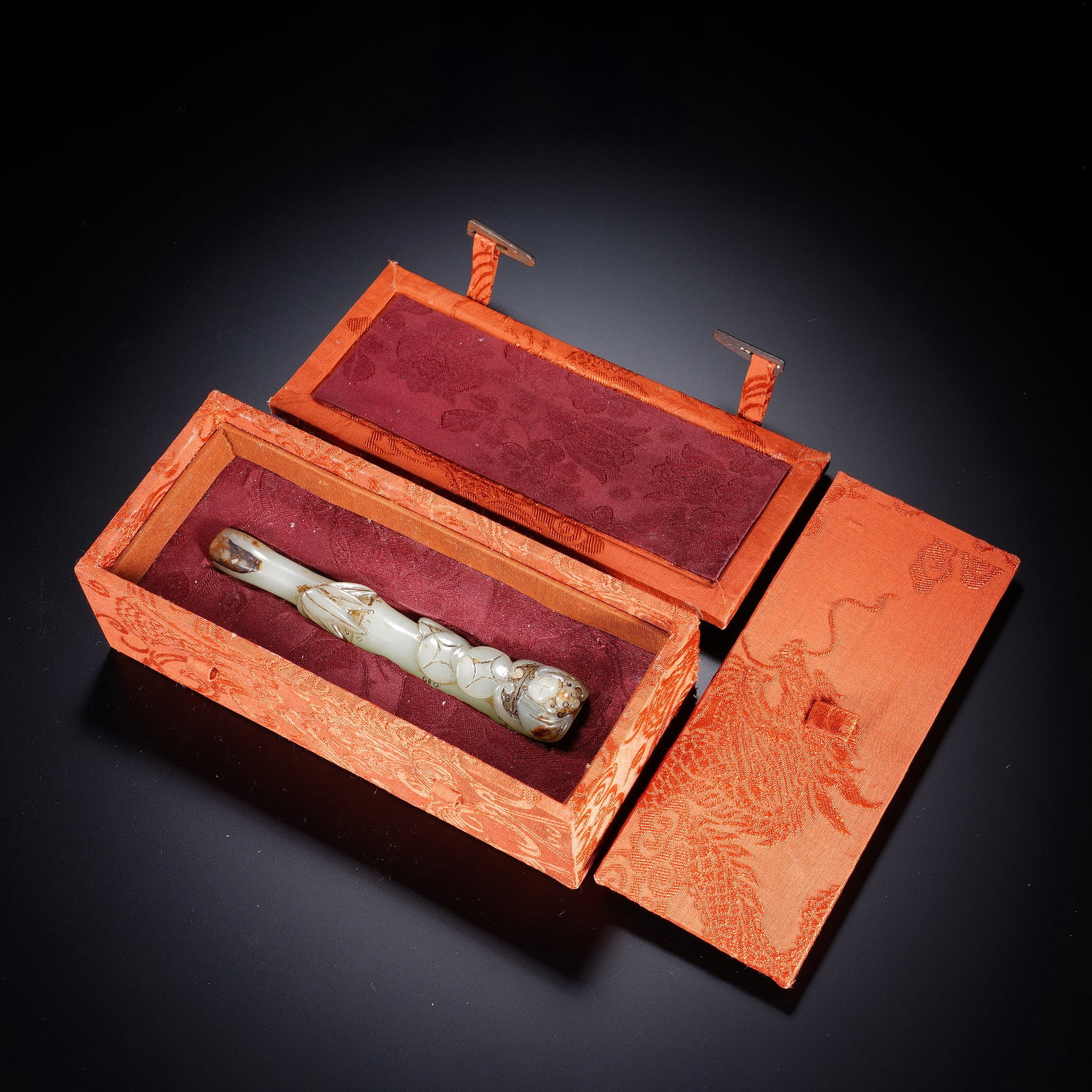 A CHINESE WHITE JADE CIGARETTE HOLDER (1 of 10)
