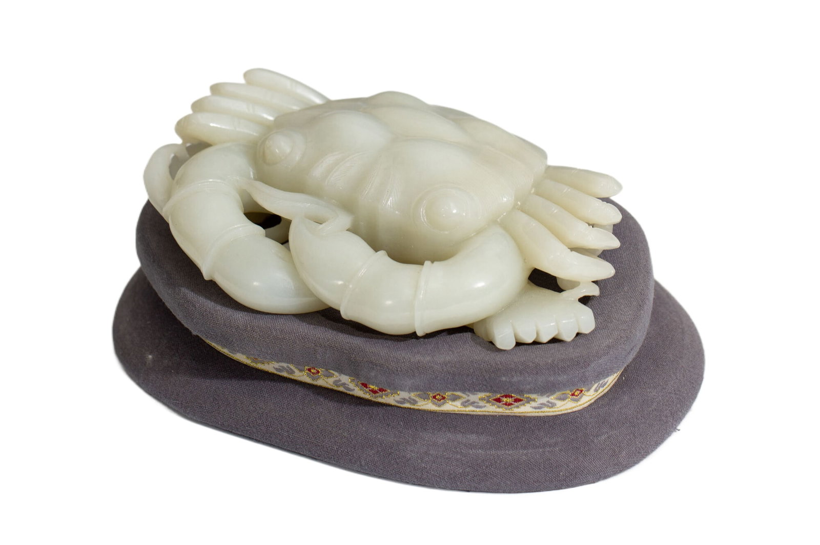 A CHINESE WHITE JADE CRAB CARVING (1 of 11)
