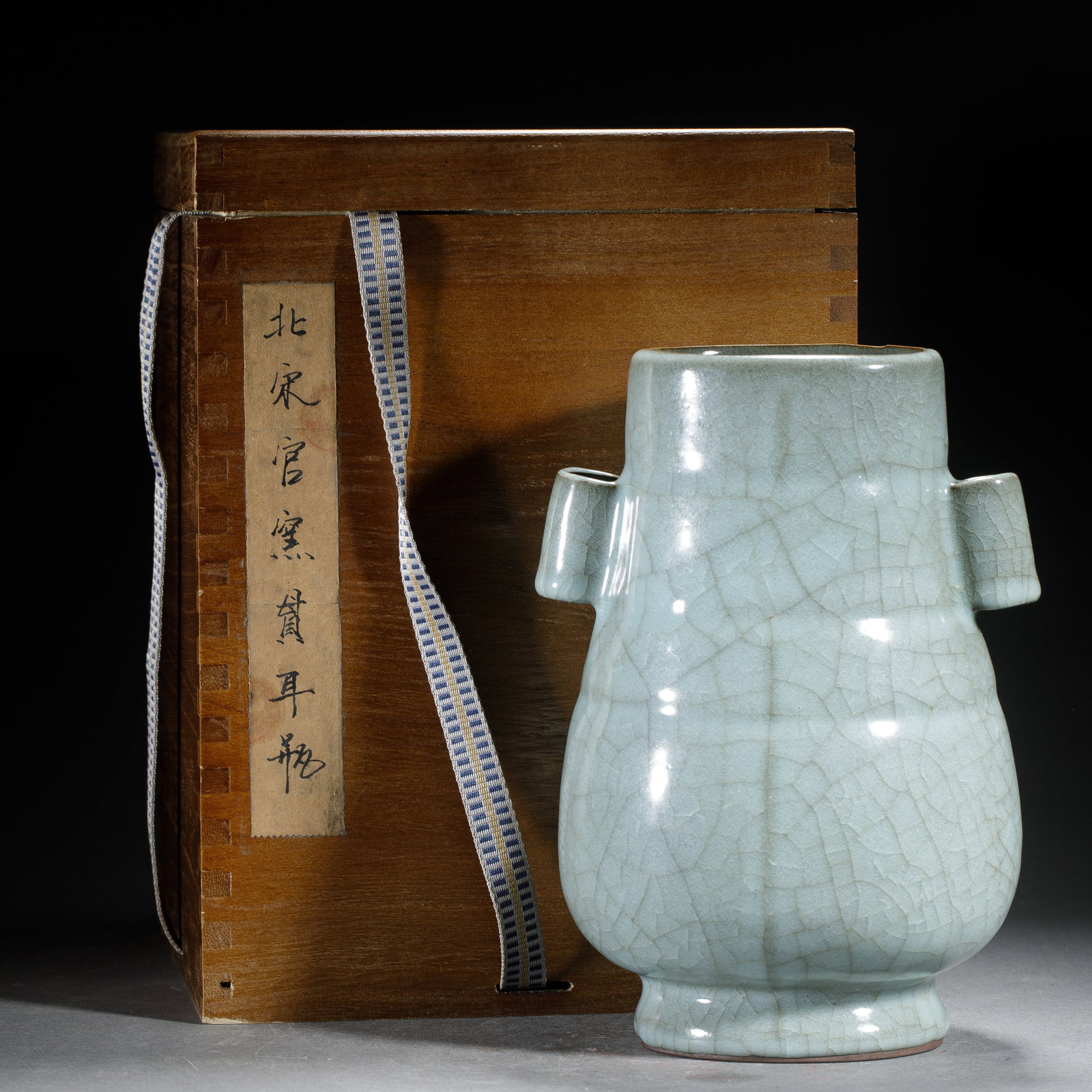 CHINESE GUAN-TYPE CRACKLE-GLAZE VASE (1 of 9)