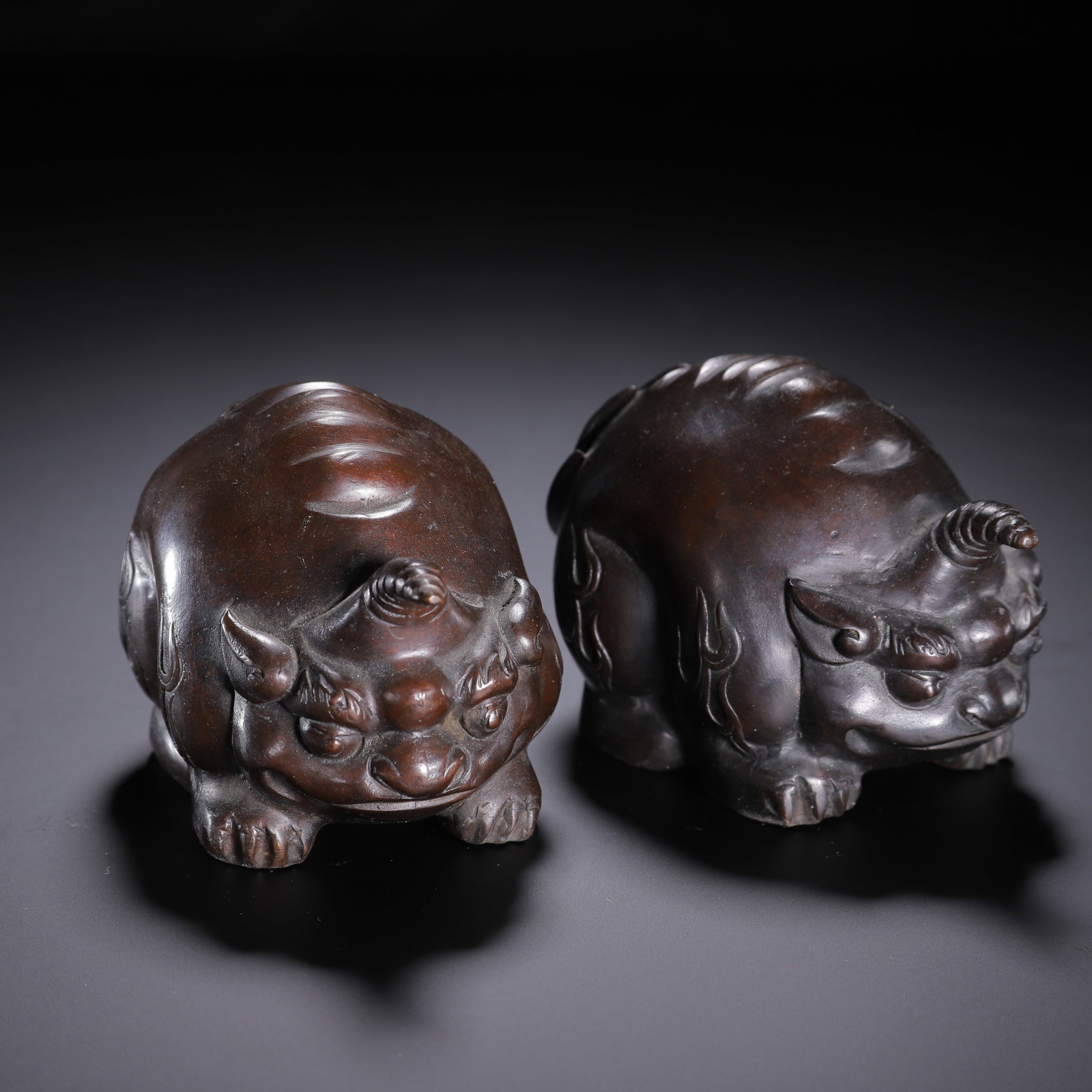 PAIR OF CHINESE BRONZE PIXIU PAPERWEIGHTS (1 of 9)