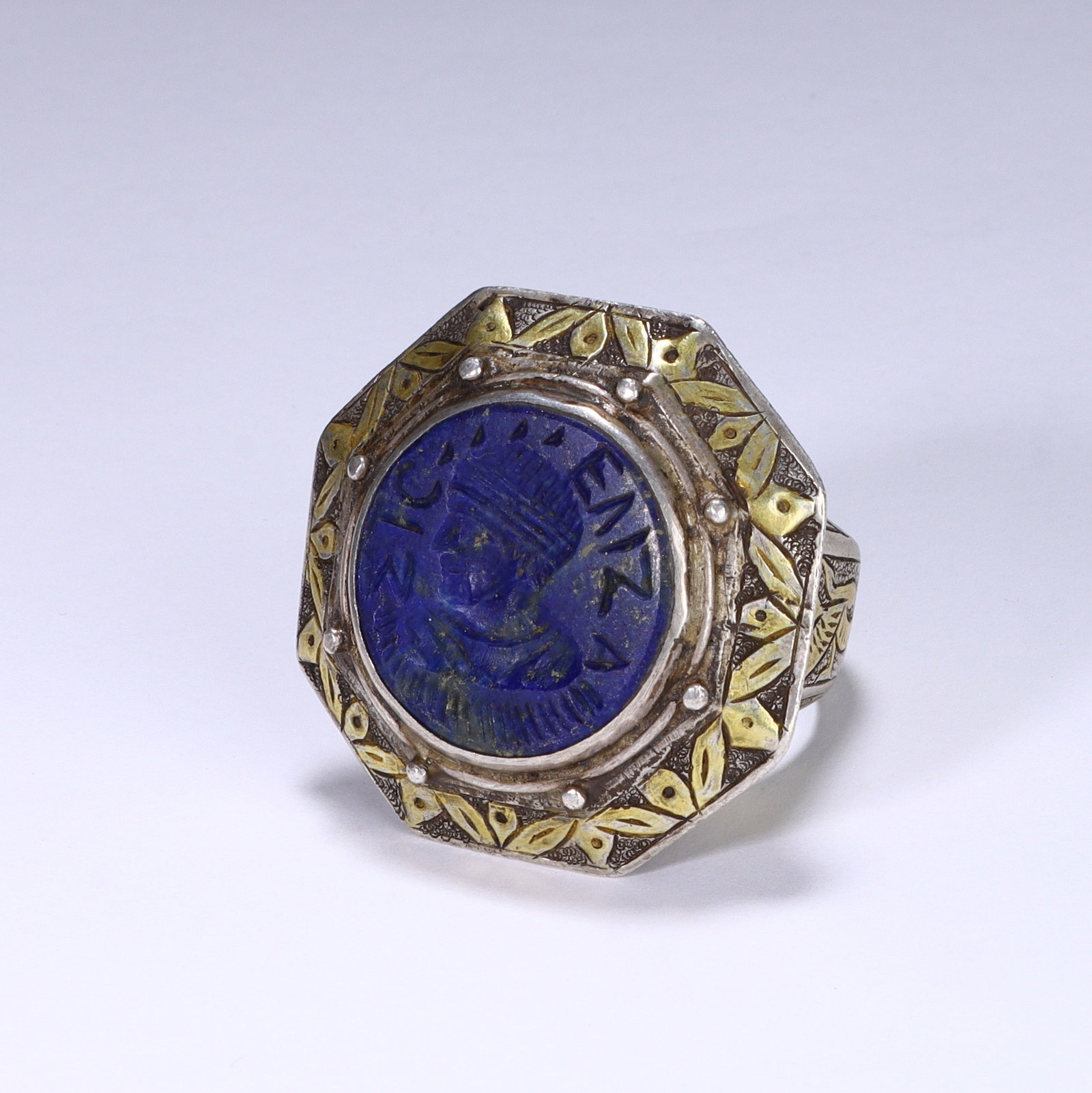 A CHINESE LAPIS LAZULI INTAGLIO SILVER RING (1 of 6)