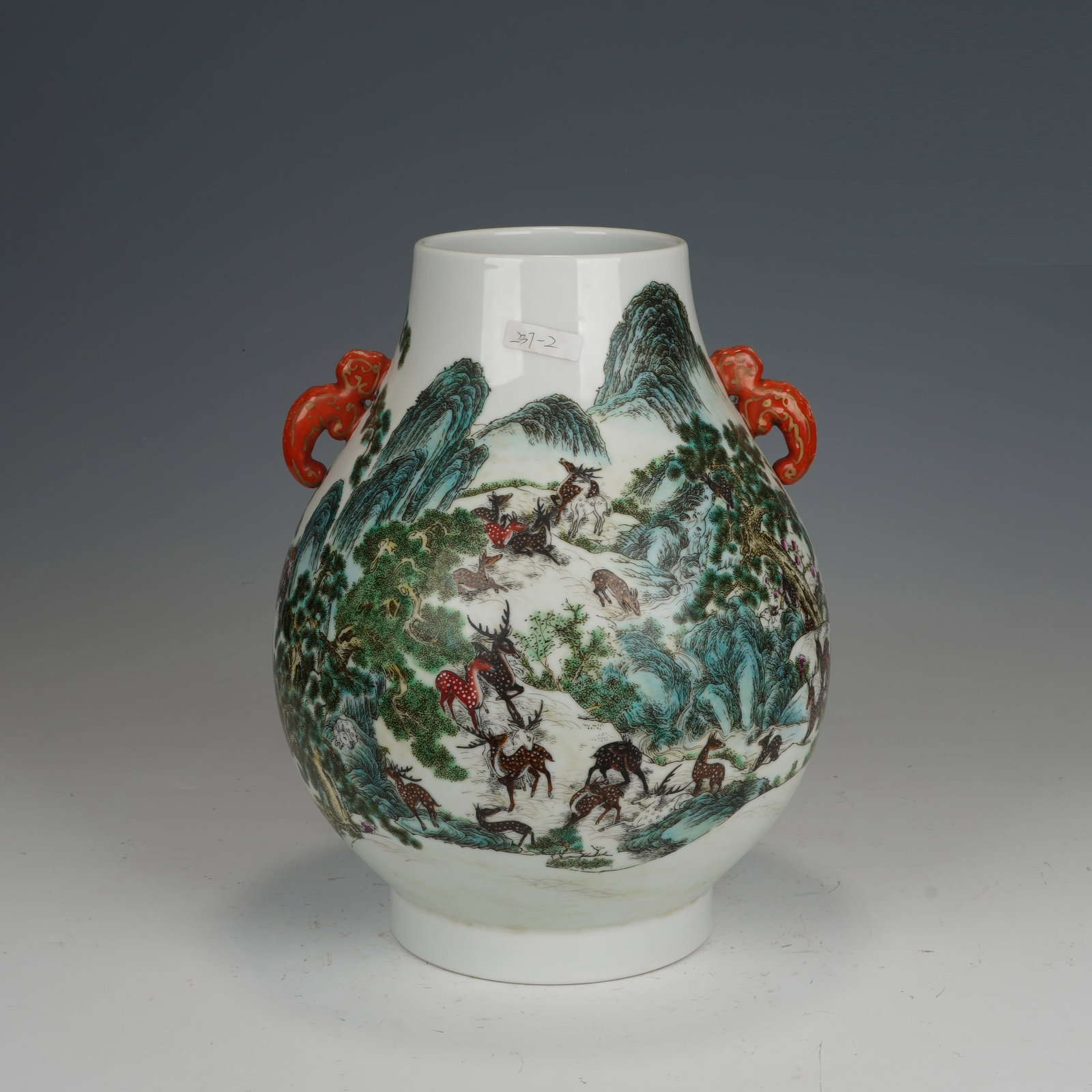 A CHINESE FAMILLE VERTE 'HUNDRED DEER' VASE (1 of 9)