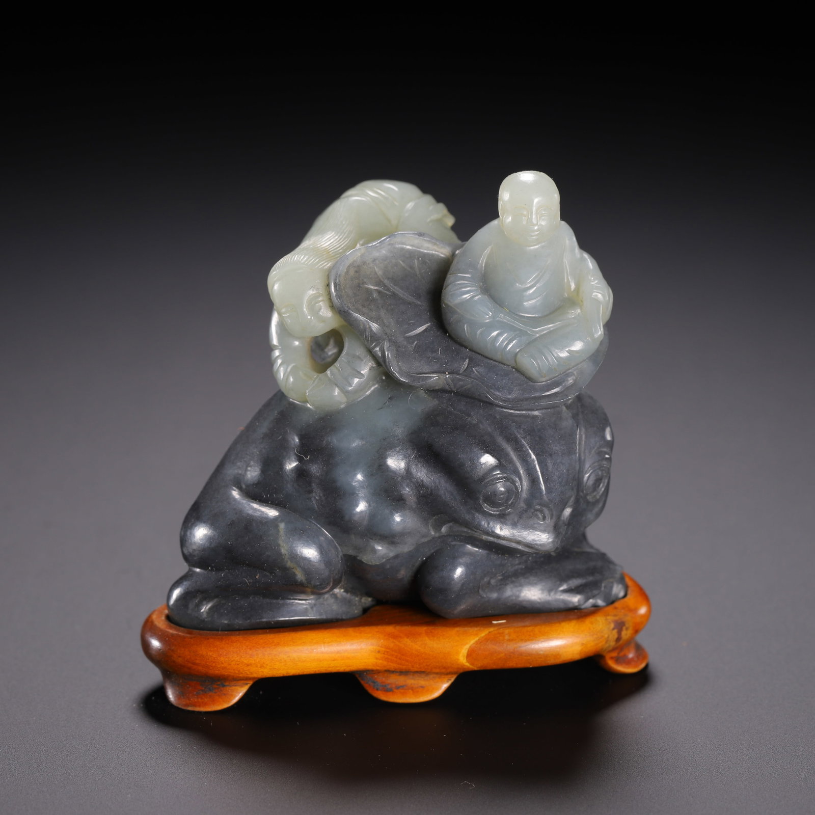 A CHINESE JADE LIU HAI AND TOAD CARVING (1 of 9)