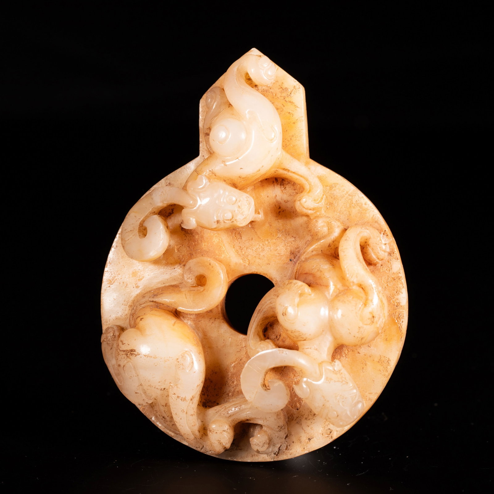 Chinese Hetian Jade Chilong Dragon Relief Bi Disc Pendant: Chinese Hetian Jade Chilong Dragon Relief Bi Disc Pendant This exceptional Hetian jade pendant, measuring 9.5 cm in length, 7 cm in width, 2 cm in height, and weighing 110 grams, features a traditiona