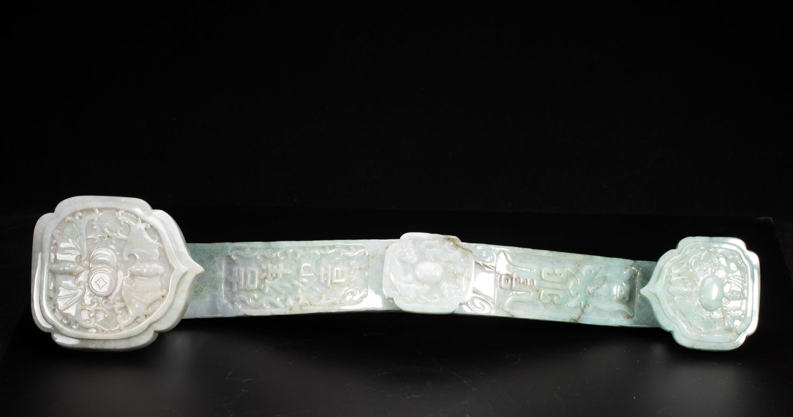 Chinese Carved Jadeite Ruyi Scepter: Chinese Carved Jadeite Ruyi Scepter This is a magnificent Chinese carved jadeite ruyi scepter, measuring 54 cm in length, 12 cm in width, and weighing 3410 grams. The entire piece is meticulously