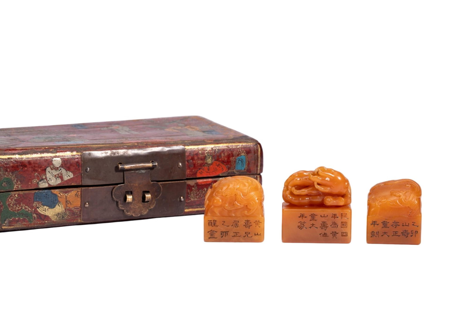 Set of Three Chinese Tianhuang Stone Seals: Set of Three Chinese Tianhuang Stone Seals This is a fine set of three Chinese Tianhuang stone seals, each measuring 3 cm in length, width, and height, with a combined weight of 180 grams. The seals