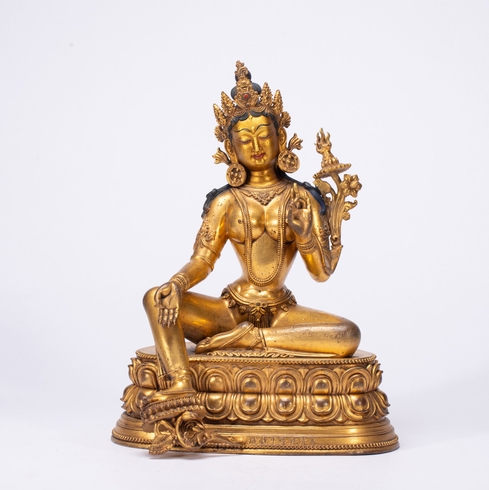 Chinese Gilt Bronze Statue of Green Tara: Chinese Gilt Bronze Statue of Green Tara This is a finely cast Chinese gilt bronze statue of Green Tara, measuring 15.5 cm in length, 13 cm in width, and 21 cm in height, weighing 1770 grams. The bodh