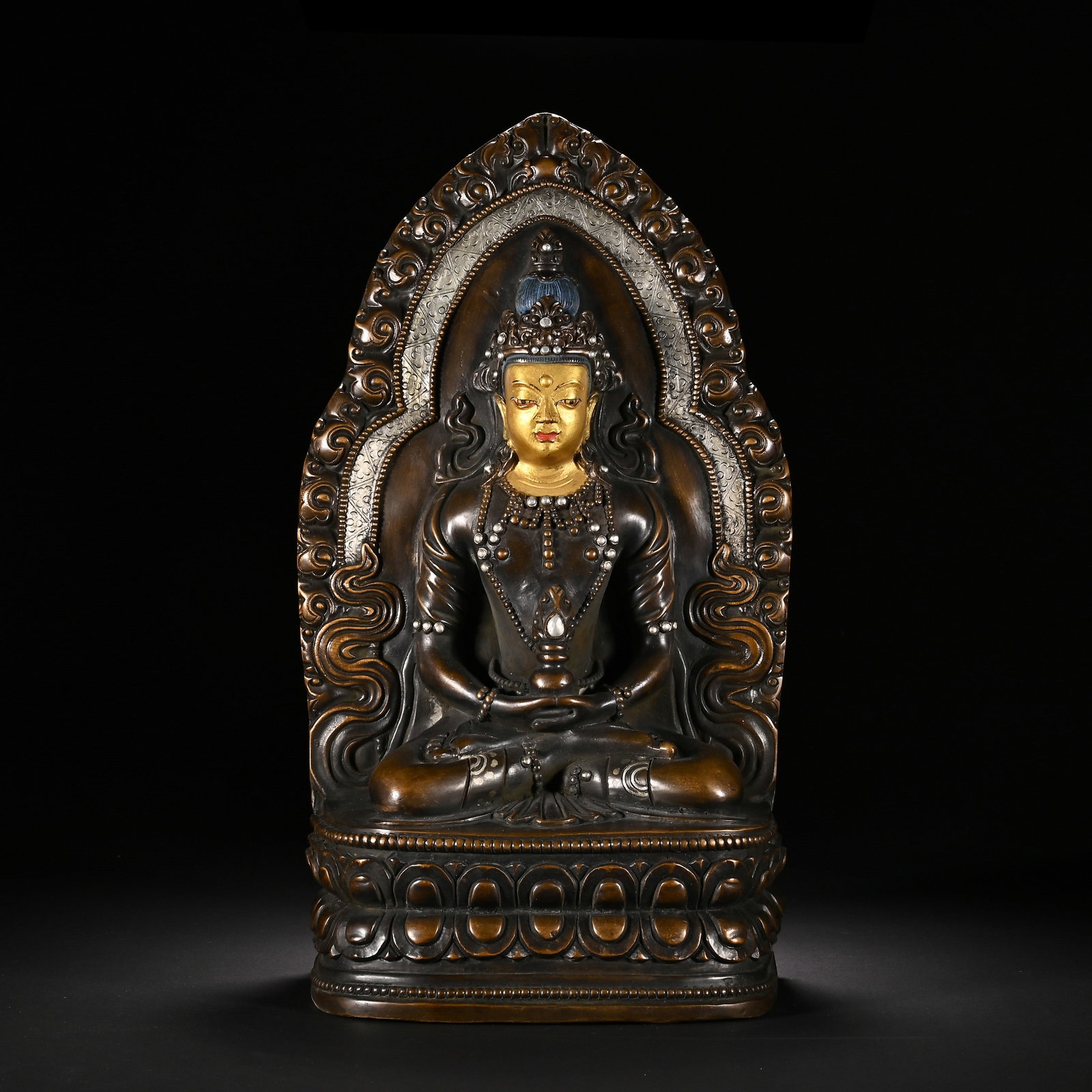 Chinese Copper Buddha Statue with Silver Inlay and Gilded Face: Chinese Copper Buddha Statue with Silver Inlay and Gilded Face This finely crafted copper Buddha statue measures 34 cm in height and 19 cm in width. The figure is seated in meditative pose on a detail