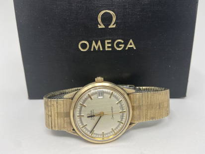 Omega Seamaster Automatic Men's Wrist Watch: Working condition. Metal shows signs of oxidation. A few small scuffs on the glass.