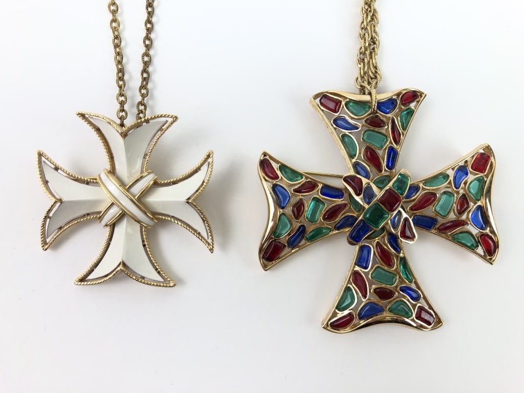 2 Trifari Cross Necklaces (1 of 7)