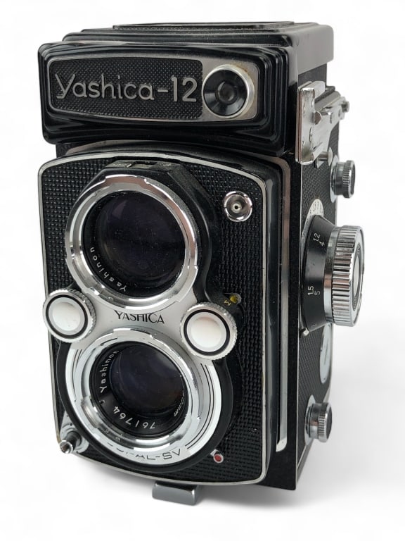 Yashica-12  Medium Format Film Camera 80mm (1 of 7)