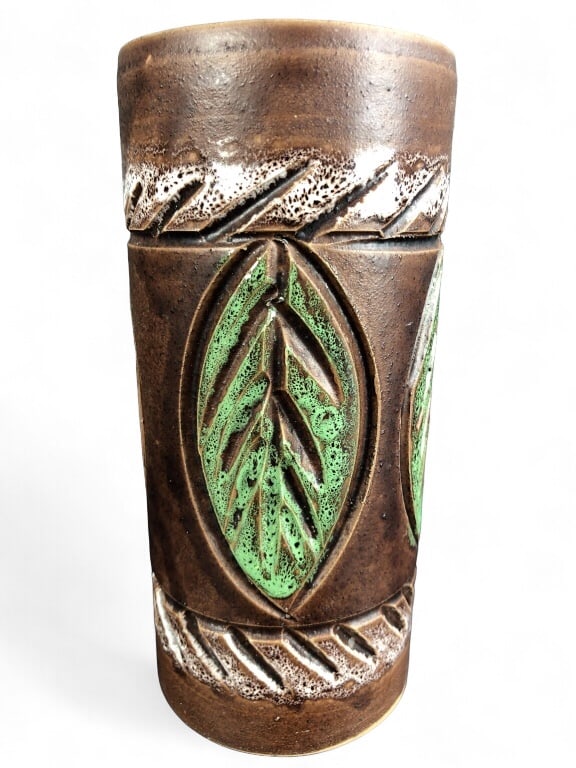 MCM Bitossi for Raymor Rosenthal Netter Vase: MCM Bitossi Raymor Netter Rosenthal (Italian Pottery) Feather Leaf Cylinder Vase. 7"H. No chips or cracks.