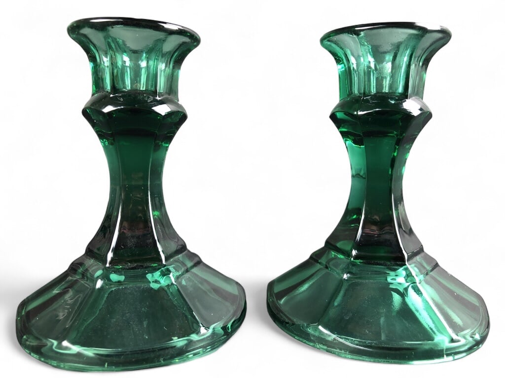 Vtg Indiana Glass Emerald Green Candlesticks (1 of 6)