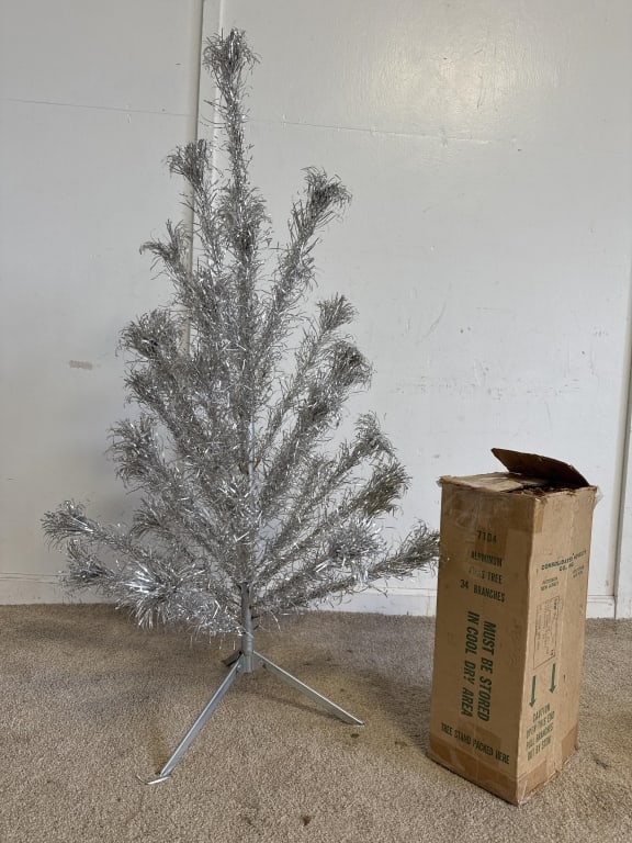 MCM 4ft Aluminum Christmas Tree (1 of 9)