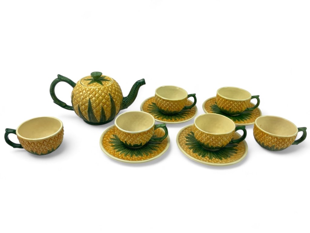 Vintage Met. Museum of Art Earthware Repro of (1 of 14)