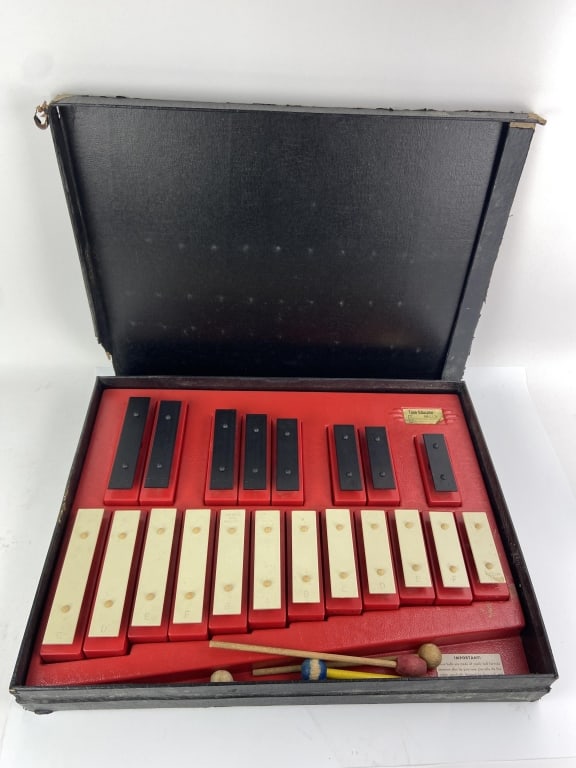 Vintage Tone Educator Bells Xylophone: comes with 4 various wood mallets