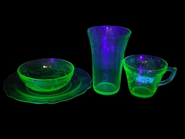 Uranium Glass 4pc Set With Bowknot Design
