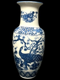 Asian Blue & White Porcelain Vase 10.5´´ Tall