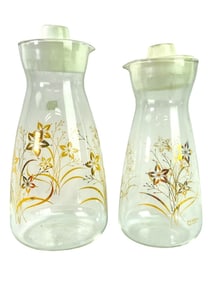 Pair Of Pyrex Glass Carafes 48oz & 32oz