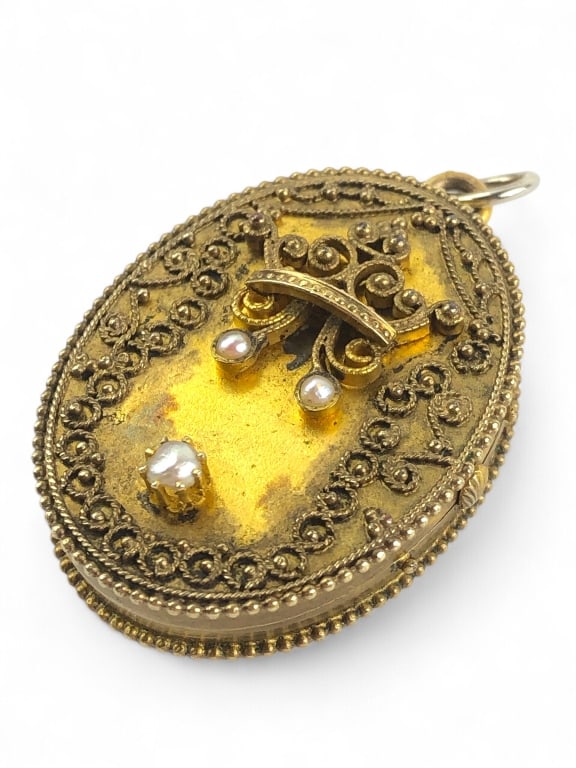 Vtg. locket with seed pearls and engraved: 1 1/4"