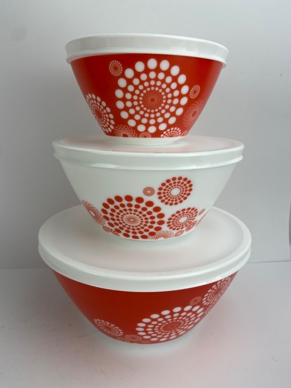 Vintage Charm Mixing Bowl Set By Pyrex (1 of 11)