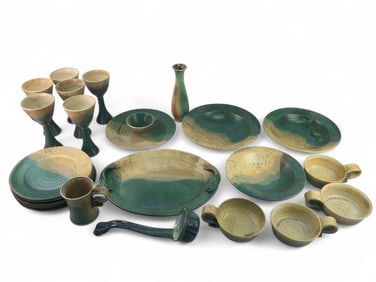 Wellman & Welsch 24-Piece Pottery Set