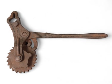 Cast Iron Lake Wire Fence Tool