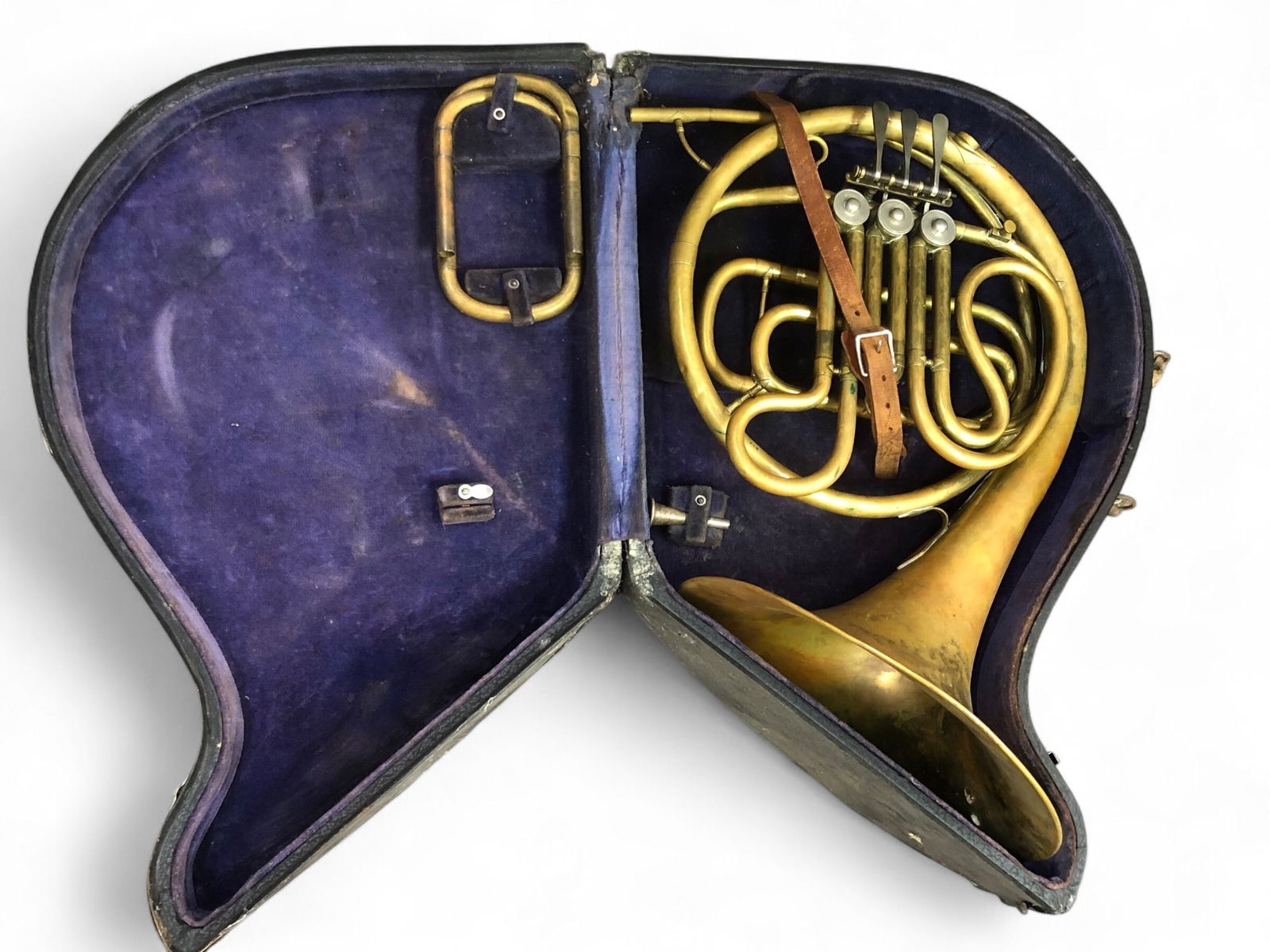 Vtg Master Art French Horn With Case: Vintage Master Art Elkhart USA French horn with accompanying case. Includes detachable components and mouthpiece labeled 'French Horn' and 'Star.' Case shows visible wear from use.