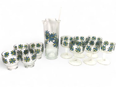Vtg 12pc Embossed Flower Drinkware Set