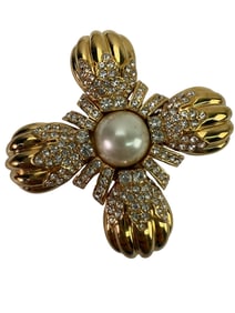 Vintage Ciner Gold And Pearl Brooch