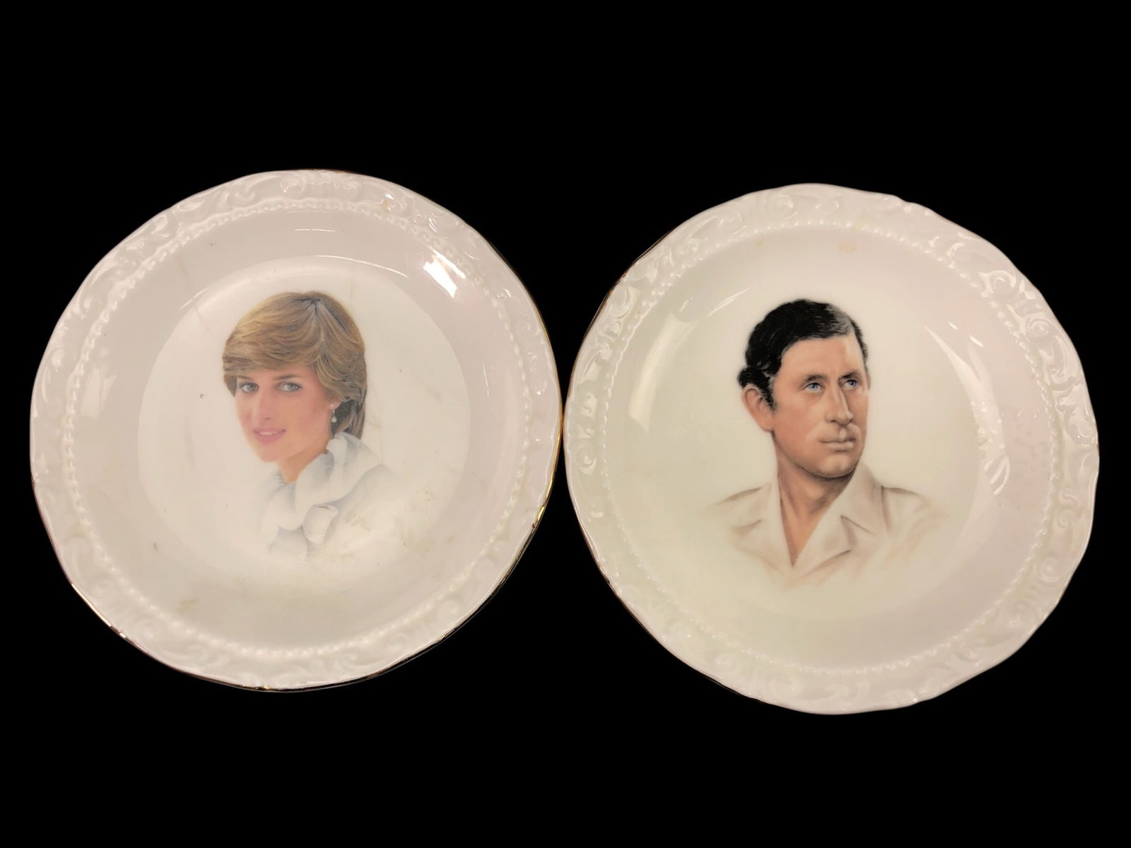Rare Vtg Charles & Diana Royal Albert Dishes: Royal Albert bone china commemorative wedding trinket dishes featuring Prince Charles & Princess Diana. Made to celebrate the marriage on July 29, 1981, at St. Paul's Cathedral. Each measures 4 3/4 in