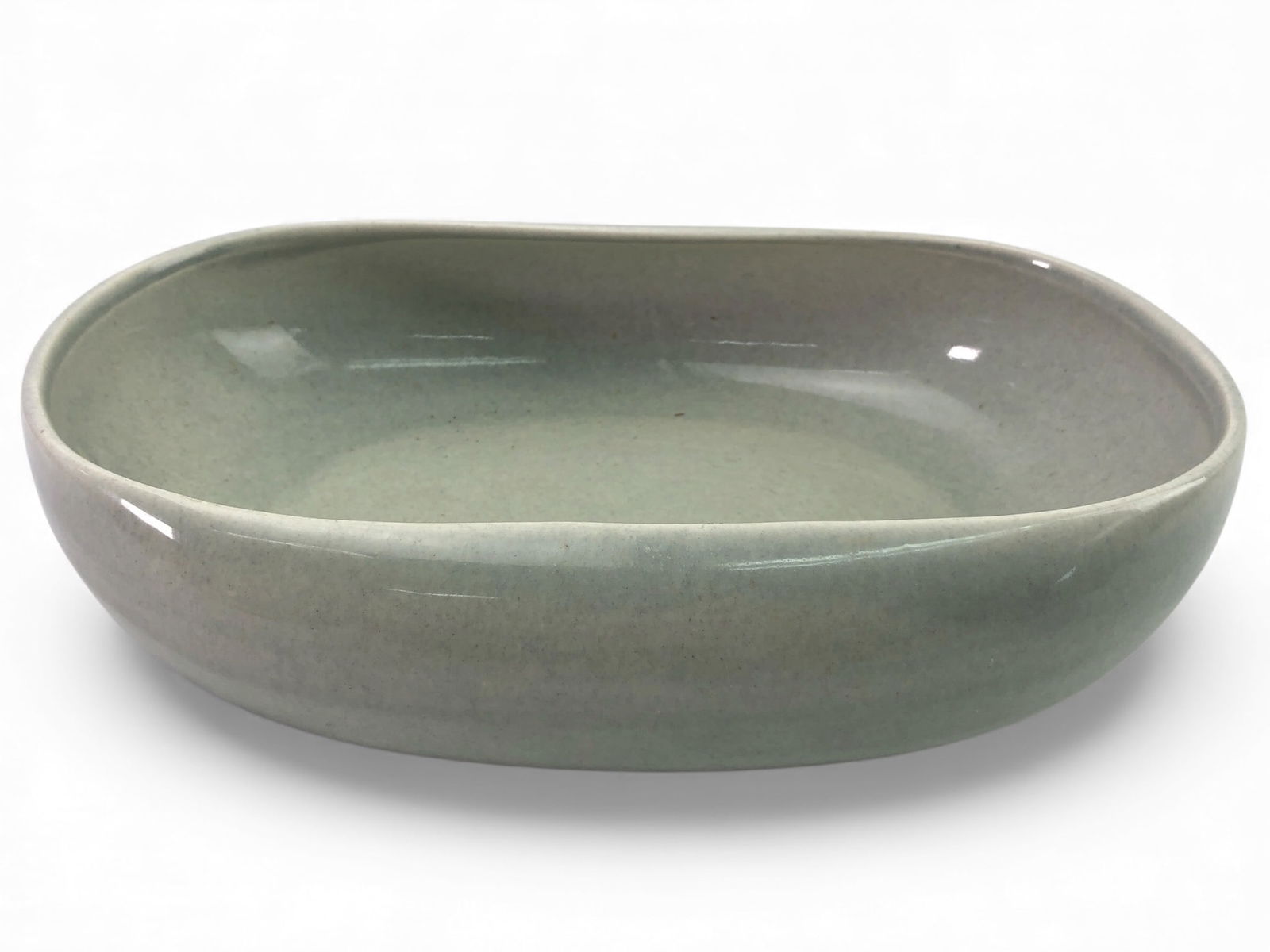 MCM Russel Wright American Modern Serving Bowl: Mid-century modern Russel Wright American Modern vegetable serving bowl in gray granite glaze. Made by Steubenville, measuring approximately 10 inches long. A functional piece of mid-century design.