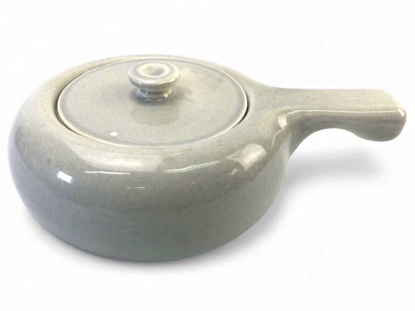 MCM Russel Wright American Modern Casserole: Russel Wright American Modern casserole dish in granite gray with lid & handle. Handle measures 3.5 inches long & lid opening is approximately 5 inches. Marked 'Russel Wright Mfg. By Steubenville USA'
