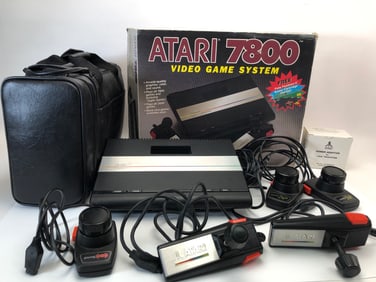 Atari 7800 Console With Box & Accessories