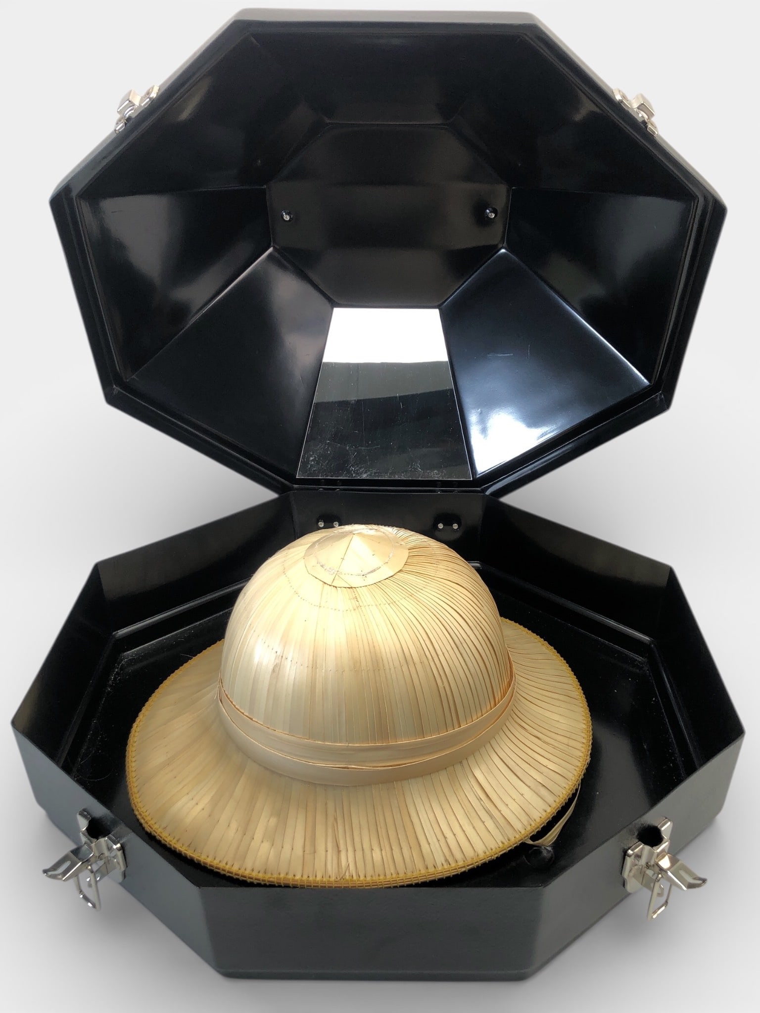 Vtg Handmade Woven Bamboo Safari Hat & Case: Vintage handmade woven bamboo safari-style sun hat with an approximate 7-inch head opening. Comes in a black octagonal plastic hat box case by Hammer Plastics, Inc., Mishawaka, IN, made in the USA. Th