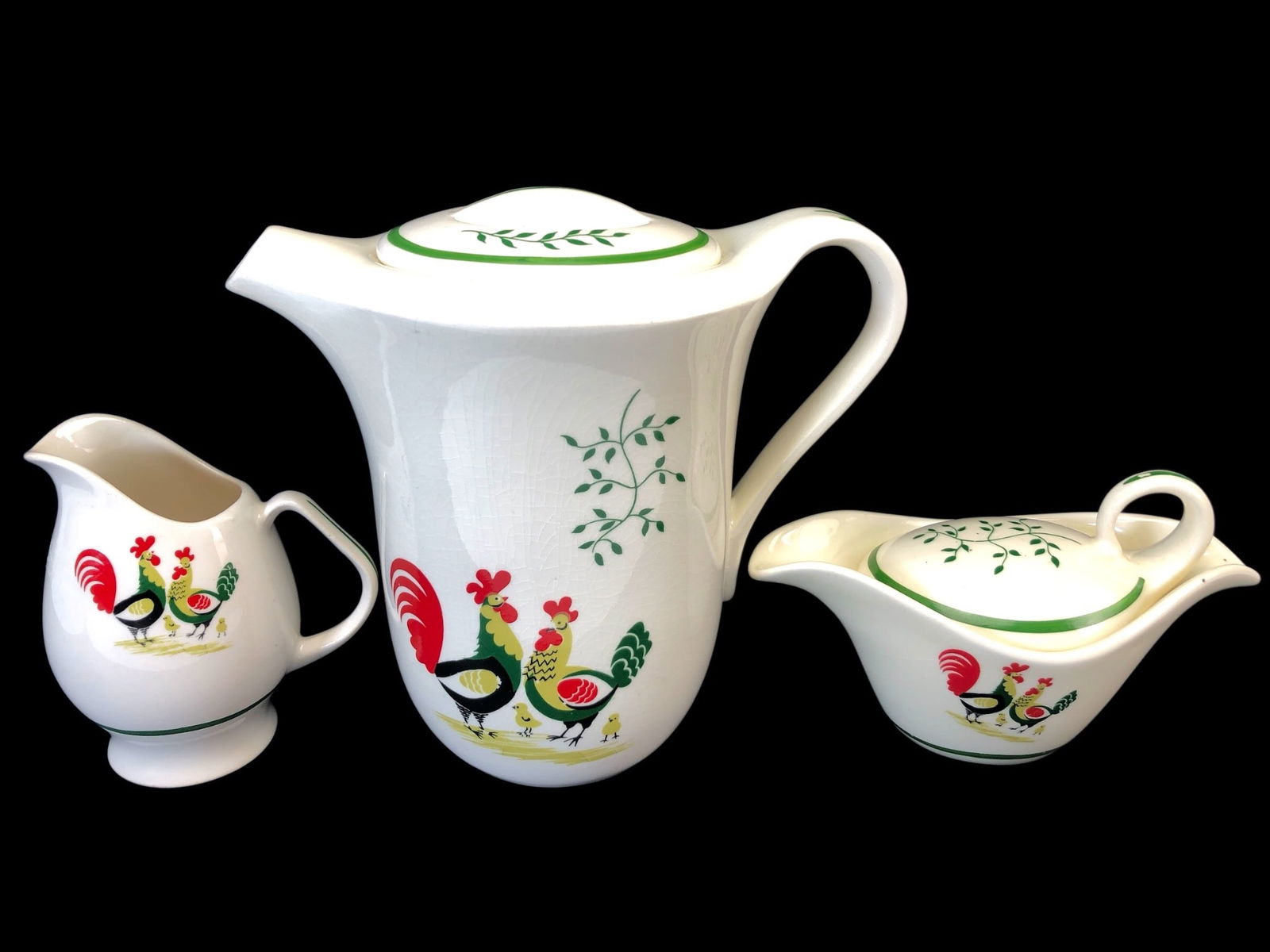 Vtg Steubenville Horizon 3pc Coffee Set: Steubenville Horizon Family Affair coffee set featuring a coffee pot with lid (7 in. tall), creamer, & sugar bowl with lid. Decorated with rooster patterns & green accents. Crazing evident; small chip