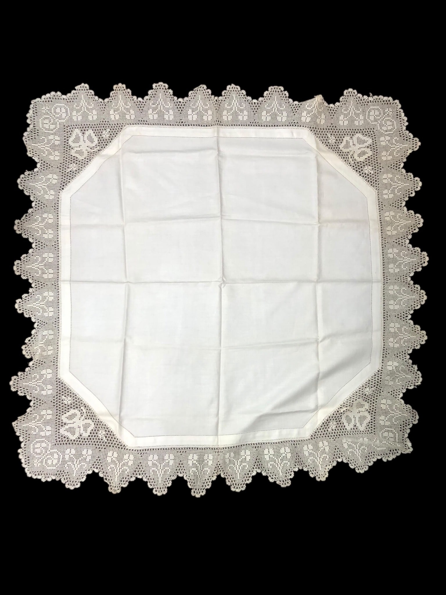 Handmade Irish Linen & Lace Tablecloth 45×45 (1 of 4)