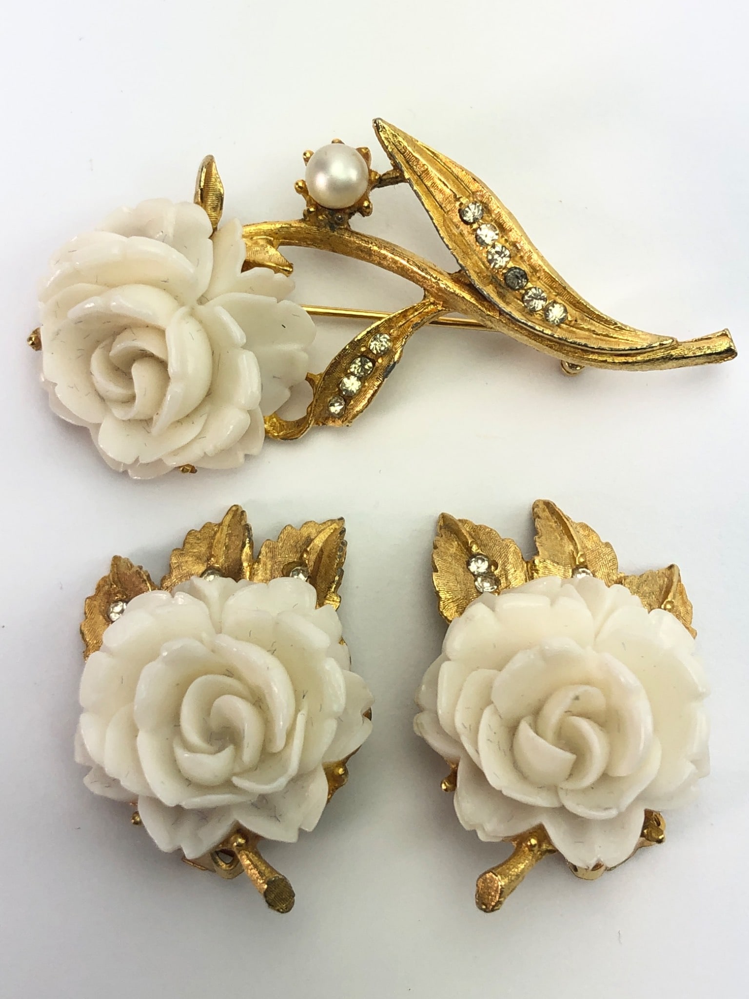 BSK Floral Brooch & Clip-On Earrings Set (1 of 10)