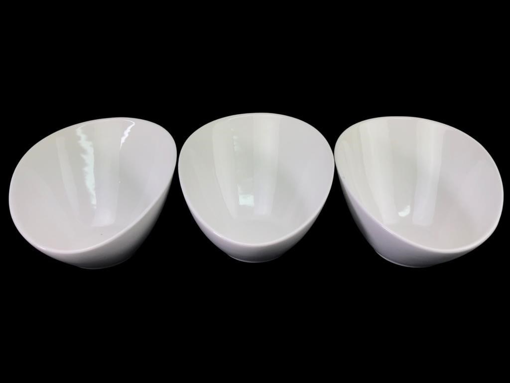 Dowan Modern Ceramic Slanted Serving Bowls (3): Set of three modern slanted serving bowls by Dowan. These white ceramic bowls feature a contemporary asymmetrical design with a high back and low front. Each piece is marked on the underside with the