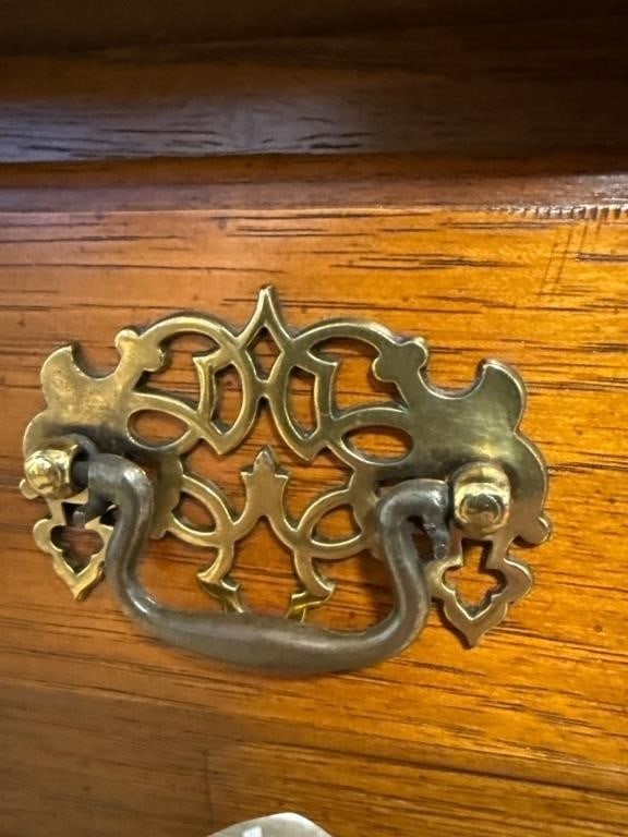 Thomasville Solid Oak Queen Anne Style Table - 7