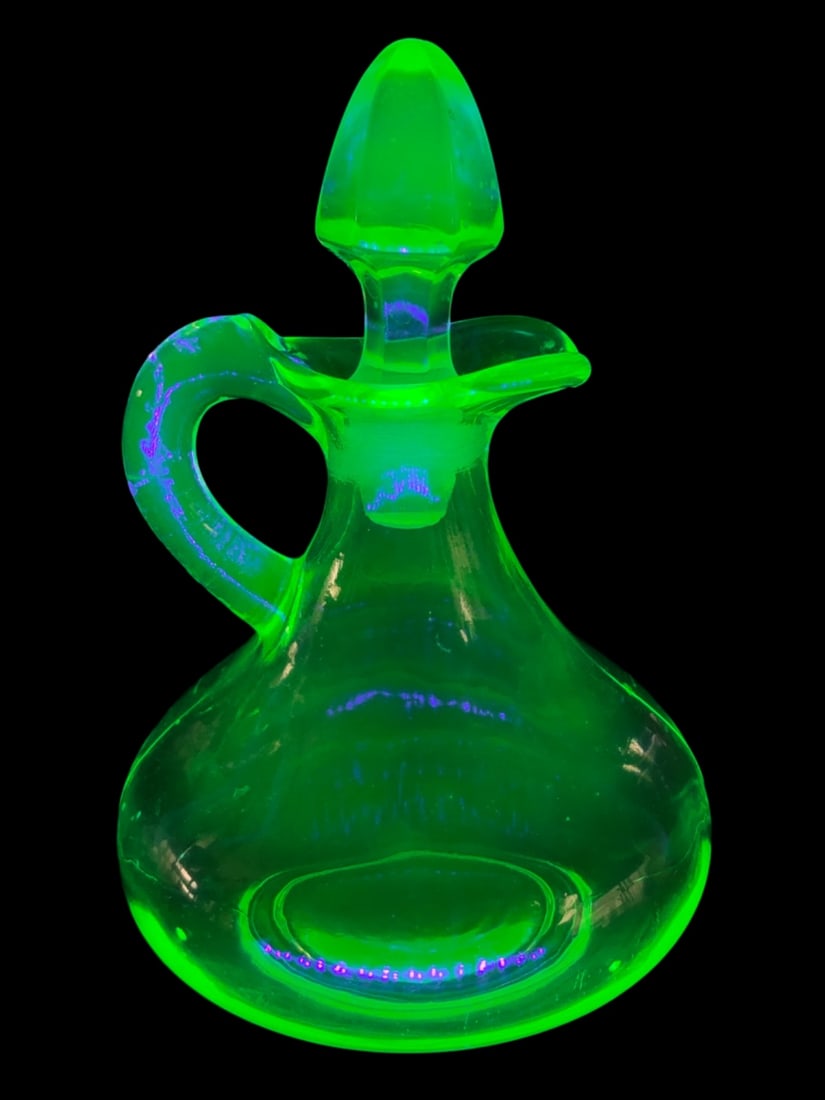 Rare VTG Hocking Uranium Glass Cruet with Stopper (1 of 11)