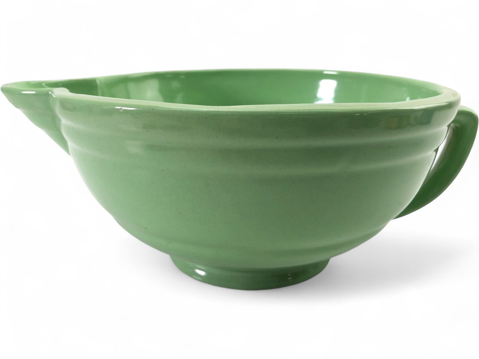 VTG Pfaltzgraff Green Ceramic Batter Bowl: VTG Pfaltzgraff green ceramic batter bowl, 4.25" tall. This glazed ceramic bowl features a convenient pouring spout and a sturdy handle. An impressed 'Pfaltzgraff' mark is visible on the unglazed base