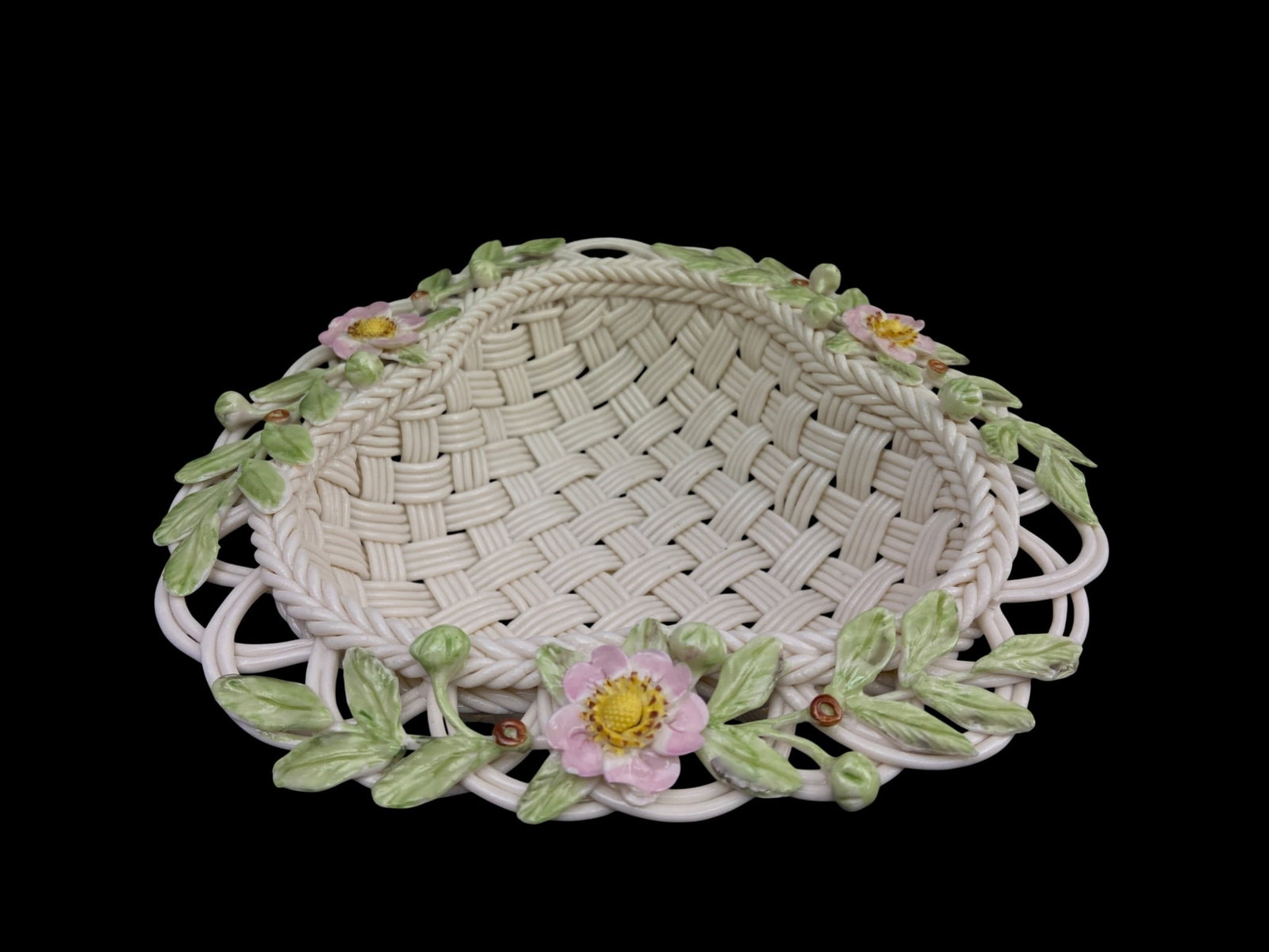 Belleek Limited Edition Strawberry Basket 2000 (1 of 6)