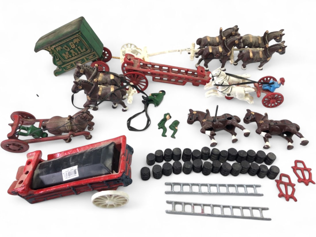 VTG Cast Iron Horse-Drawn Wagons & Figures (1 of 8)