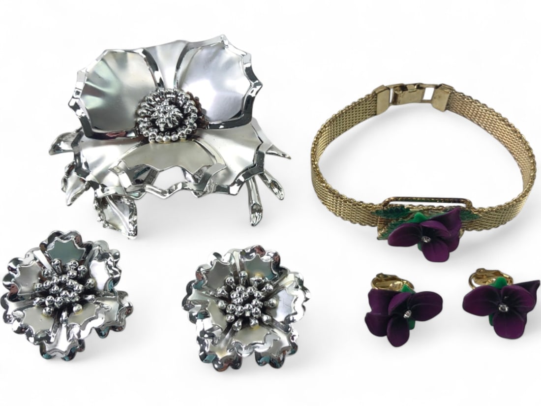 Vintage Silver-Tone and Purple Floral Jewelry Set: Six piece costume jewelry lot including a large silver-tone flower brooch with matching clip-on earrings, and a gold-tone mesh bracelet with matching clip-on earrings featuring purple resin? pansies a