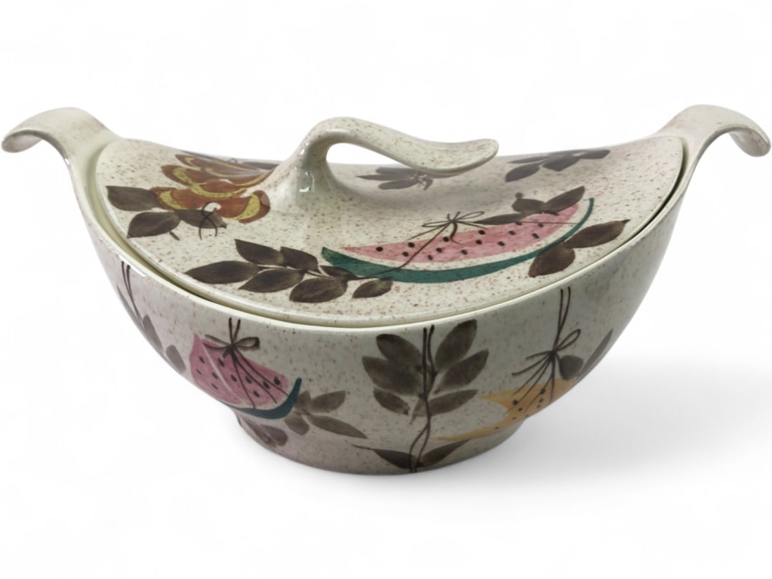 VTG Red Wing Tampico Casserole Dish with Lid: Vintage Red Wing pottery covered casserole dish in the Tampico pattern. This mid-century modern earthenware piece features a hand-painted fruit and leaf motif including watermelon and pear on a speckl