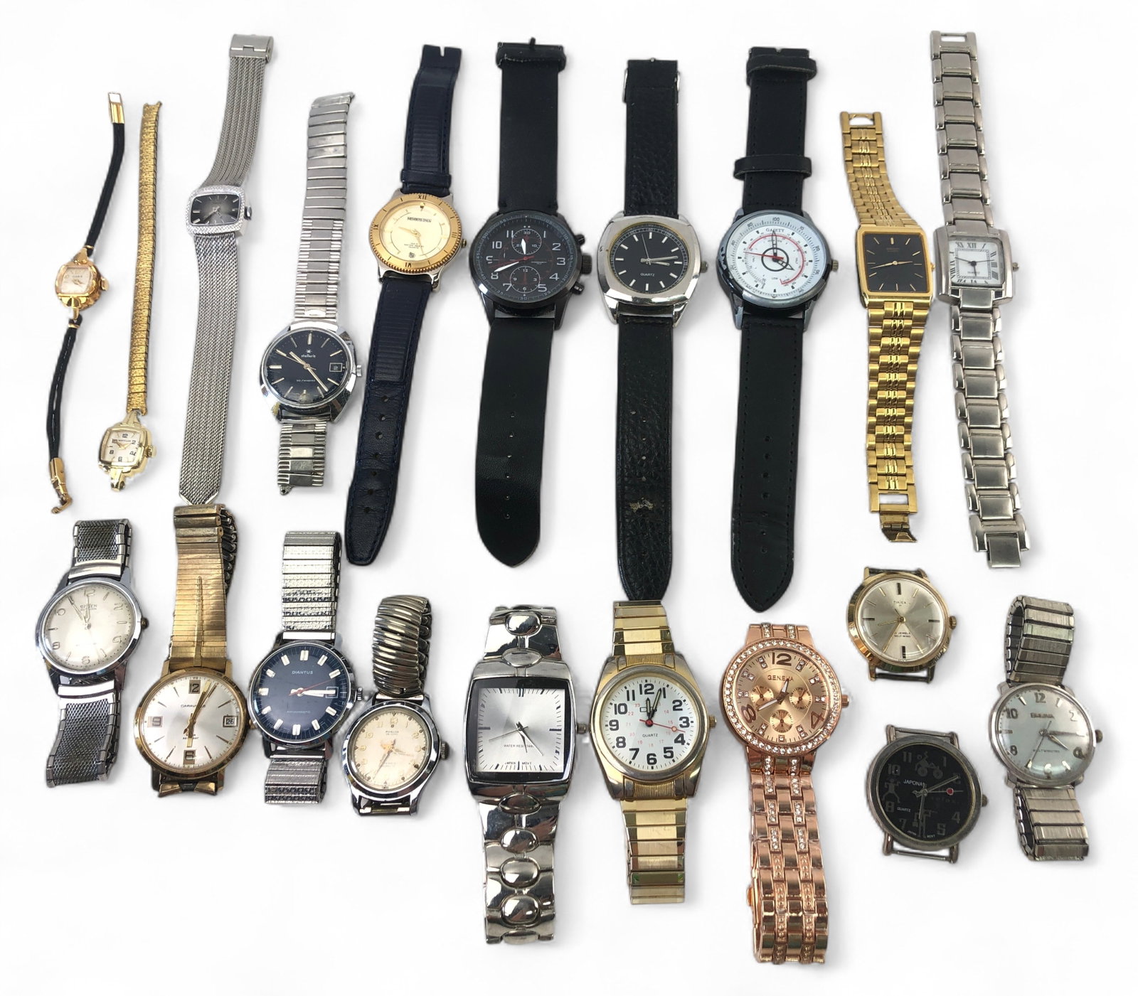 VTG Mixed Lot of Assorted Wristwatches: A large collection of vintage wristwatches featuring various makers including Bulova, Seiko, Timex, Caravelle, Diantus, Stellaris, Westclox, and Geneva. Lot includes a variety of styles, movements,